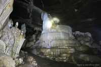 เที่ยวถ้ำพุหวาย อุทัยธานี