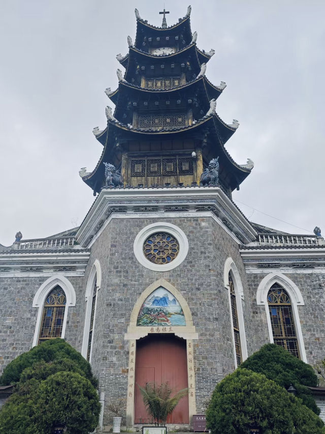 貴陽北天主教堂⛪️，中西合璧之美！