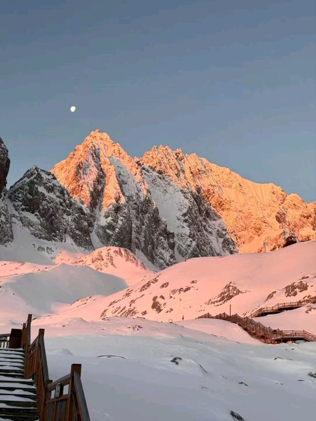 Yulong Snow Mountain: A Majestic Wonderland Above the Clouds