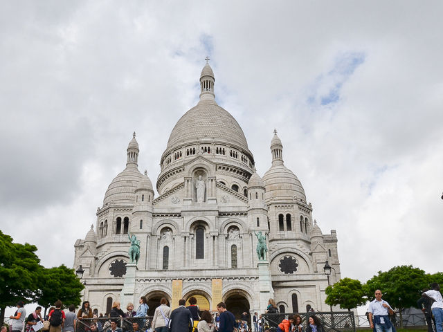 【モンマルトルの丘とサクレ・クール寺院の絶景⛪】
