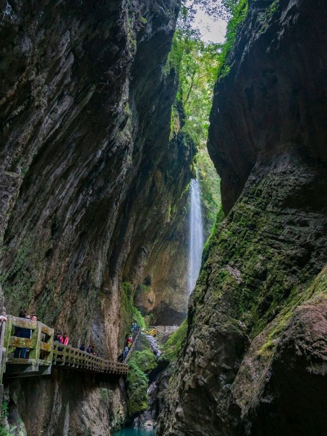 Longshuixia Fissure Gorge: A Hidden Gem