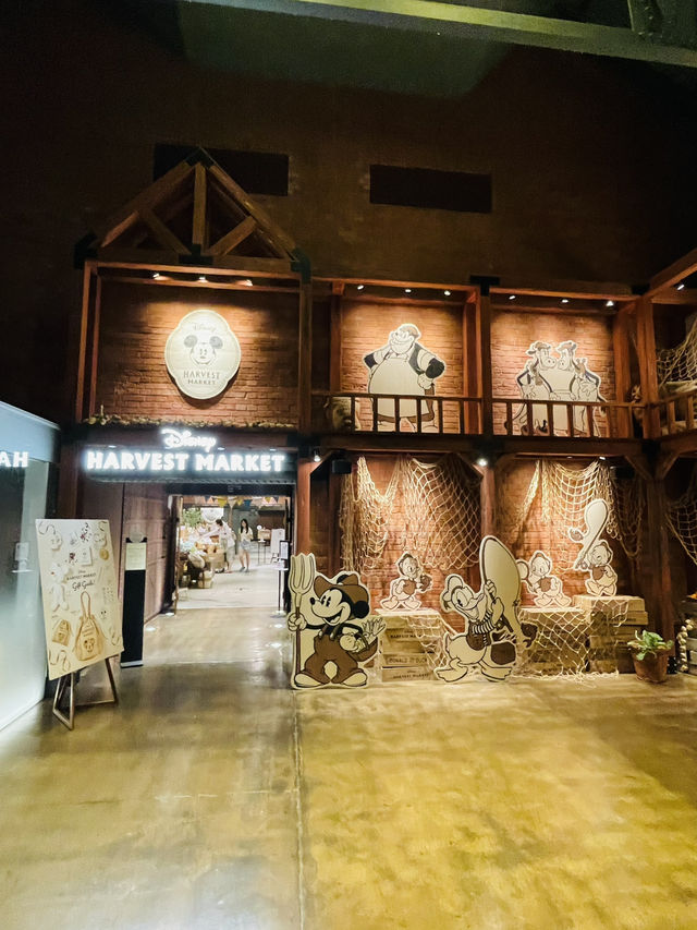 【横浜】ディズニーの世界観が楽しめるカフェ&ギフトショップ