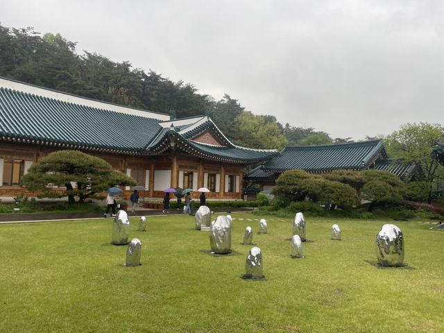 다사다망한 요즘. 가족과 함께 영욕의 청와대 속으로