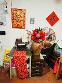 Come for the Claypot, Stay for the Decor
