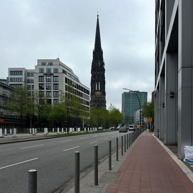 Exploring Hamburg’s Historic Town Hall & Surrounding Gems