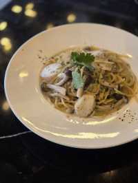  服飾店旁的Cafe