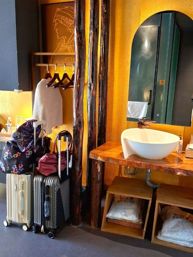 GREAT LOCATION AND RELAXING AMBIENCE AT ART ME HOTEL KUNMING