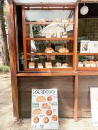 Wild Flowers.Bakers ร้านขนมปังซาวโดว์และเบเกิล
