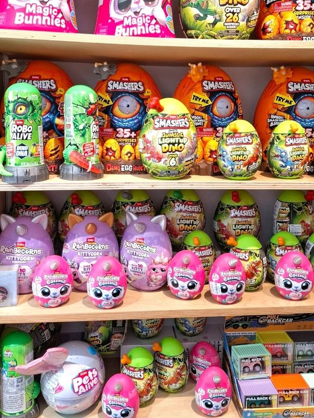 CUTENESS OVERLOAD IN LENLE STORE, KUNMING