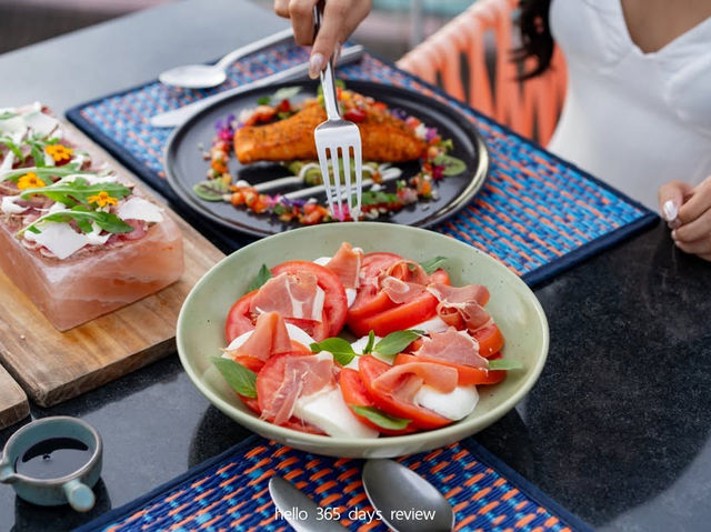 Dawn til Dusk Restaurant ห้องอาหารวิวทะเลภูเก็ต
