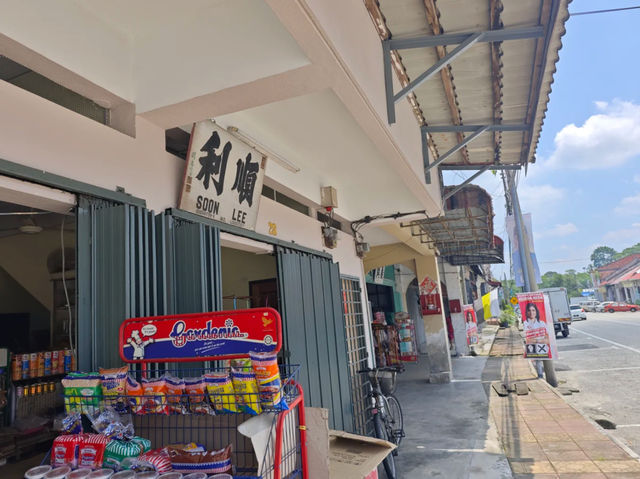 🇲🇾 Malaysia’s Hidden Gem: The “Anson Leaning Tower” & Small-Town Stories 🏯🍧🚂