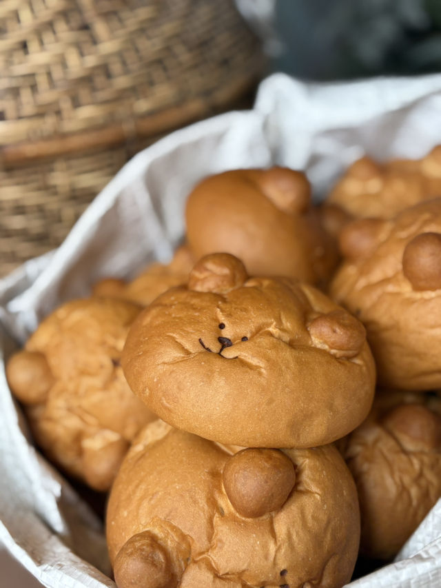 可愛さに癒される話題のくまパン！