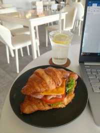 When Comfort Meets Cute – A Café You’ll Love!