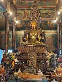War Phnom, a peaceful temple amid lush gardens 
