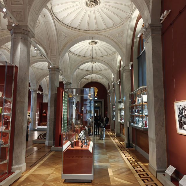Free Art & Amazing Finds at Sweden's National Museum! 🖼️🇸🇪