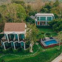 นอนพักชิลๆ วิวแม่น้ำแควน้อย กาญจนบุรี ⛰️🛏️