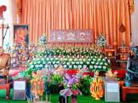 วัดวังหว้า วัดเก่าแก่ประเพณีห่มผ้าพระเจดีย์กลางน้ำ