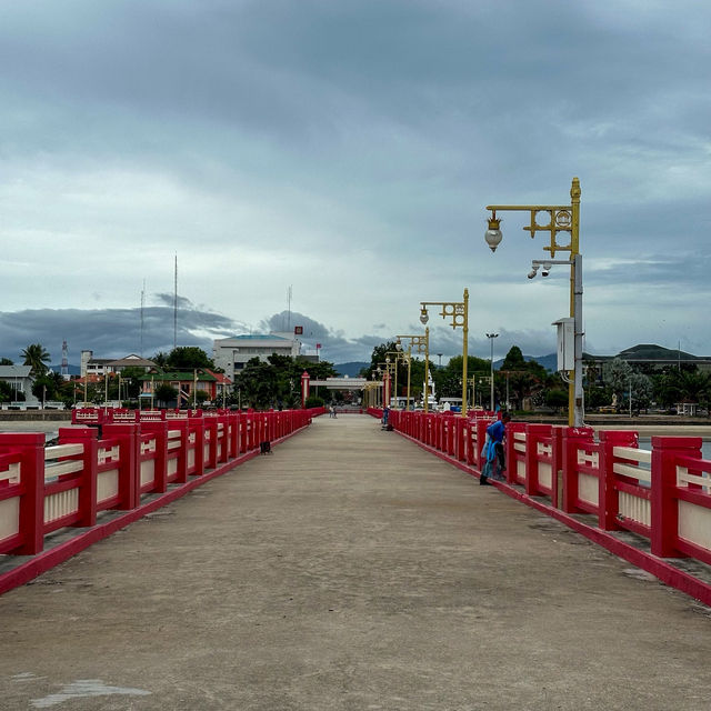 เดินกลางทะเล🚶 บนสะพานสราญวิถี