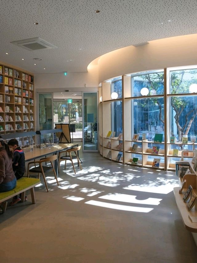 yangcheon park bookshelf