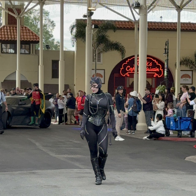 Reliving my wildest childhood dreams in Warner Bros Movie World in Gold Coast Australia!