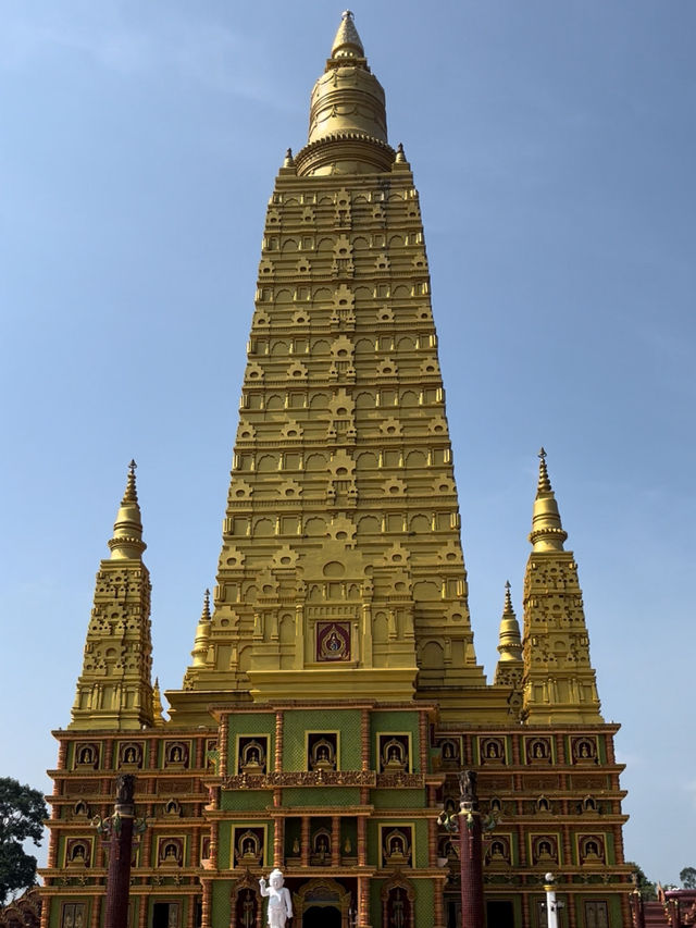 Wat Maha That Wachiramongkol