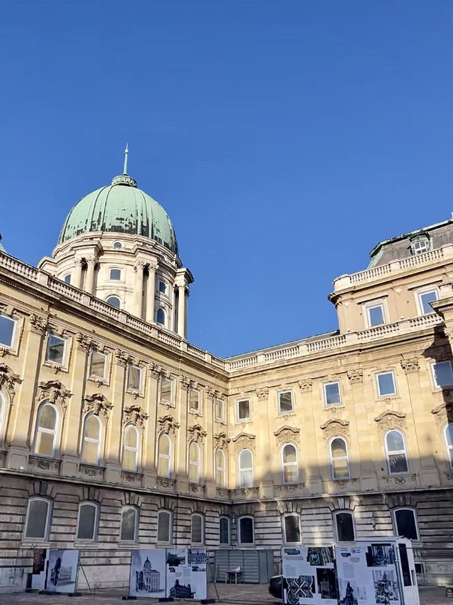 🏛️匈牙利國會大廈深度遊！多瑙河畔的建築詩篇！在地人帶路玩法+光影藝術全攻略✨
