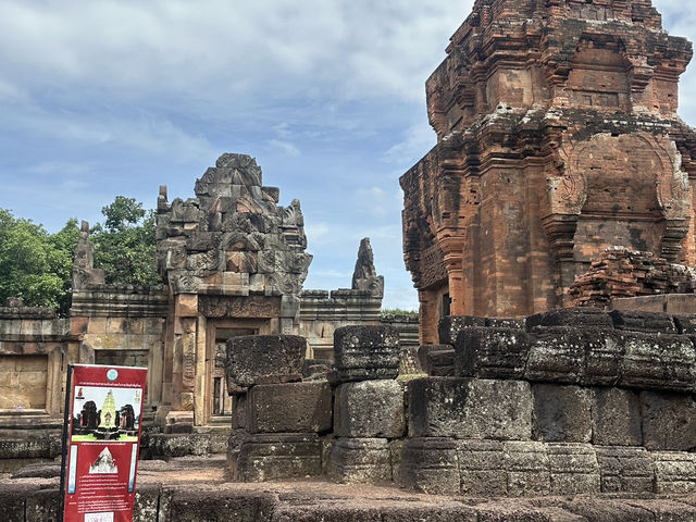 มนต์เสน่ห์ขอมโบราณกลางทุ่งอีสานใต้