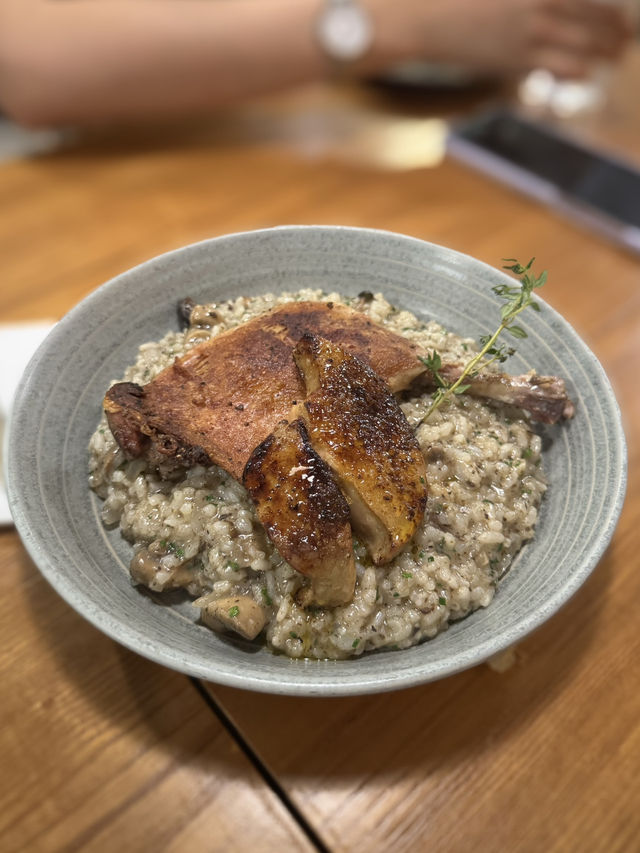 【上環巷口露營風Cafe ⛺️ 晚市主打歐陸fusion菜+自家製甜品都有驚喜✨】  【上環巷口露營風Cafe ⛺️ 晚市主打歐陸fusion菜+自家製甜品都有驚喜✨】