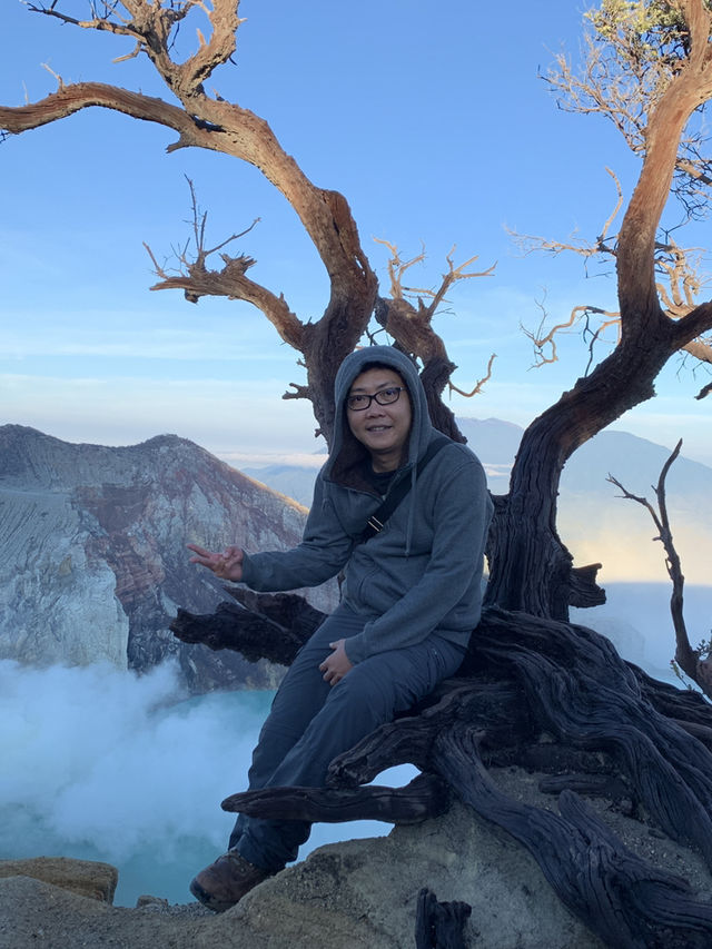 🌋 Mount Ijen, Indonesia – Chasing the Blue Fire in the Heart of East Java 🌋