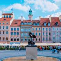 カラフルな建物の歴史的な広場🇵🇱✨