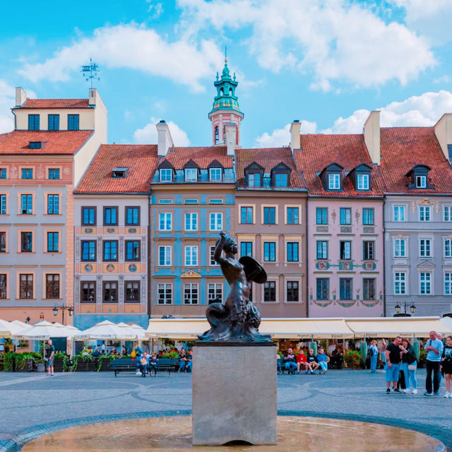 カラフルな建物の歴史的な広場🇵🇱✨