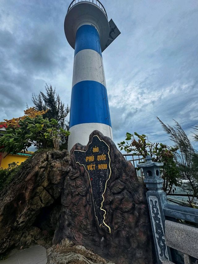 Temple Hopping with a Sea View