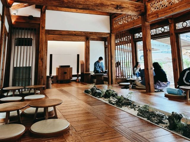 🏯【傳統與咖啡的邂逅】大邱韓屋星巴克：一杯咖啡的文化漫步