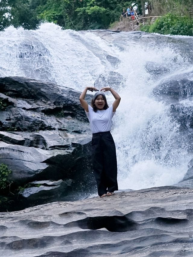 น้ำตกผาดอกเสี้ยว หรือ น้ำตก "รักจัง" 💚