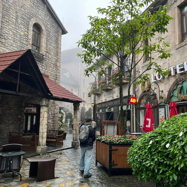 🏰 Lost in France… but in Vietnam?!