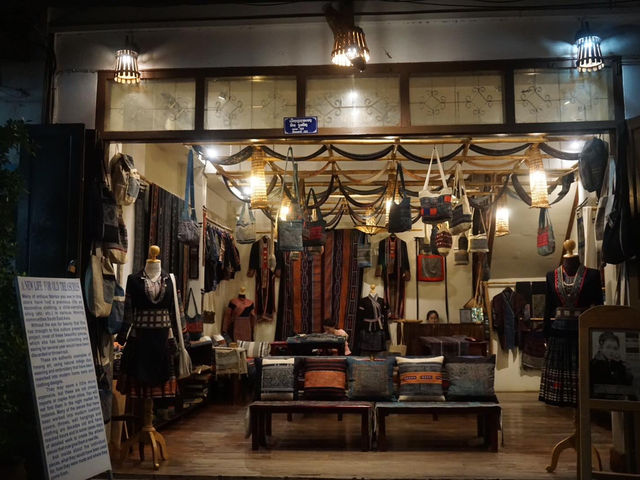 ตลาดมืดหลวงพระบาง🇱🇦คนถนนเดินหลวงพระบาง