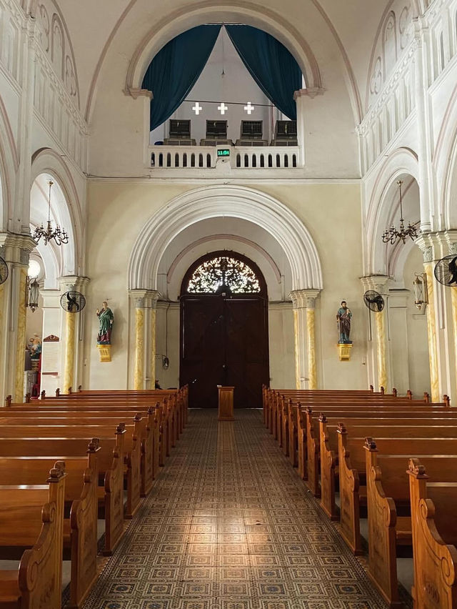 💒SNS映え間違いなし！ホーチミンの「タンディン教会」でピンクの世界に包まれる旅