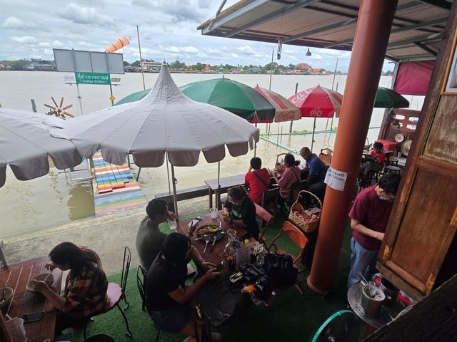 ที่ทำการกาแฟ สามโคก ร้านชิคๆ ที่ต้องมาแวะ