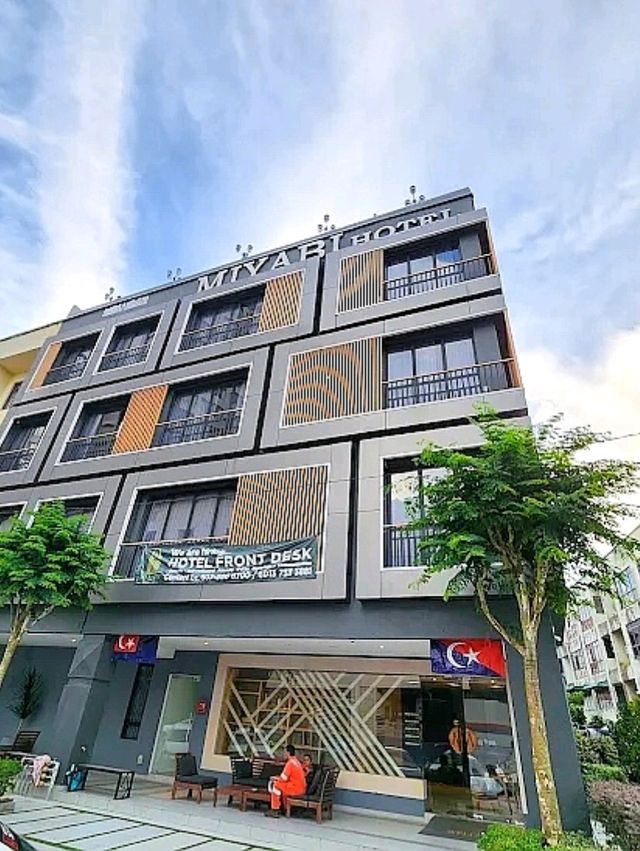 “Tranquil Koi Haven: Miyabi Hotel’s Japanese Charm in Johor”