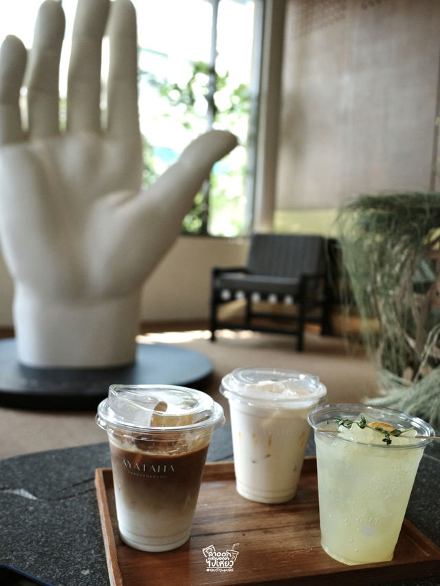 แวะมาชวนไปคาเฟ่ย่านเจริญกรุง...