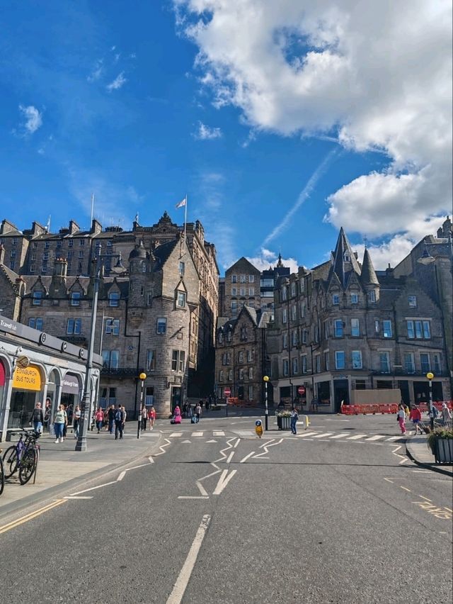 Waverley Bridge: Edinburgh's Iconic Gateway