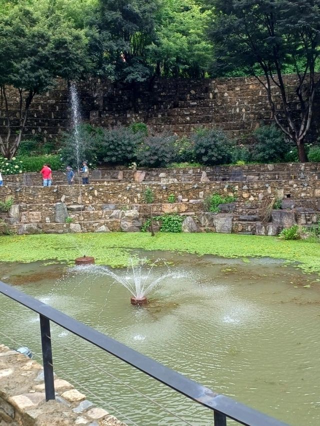 연인과의 조용한 산책 데이트