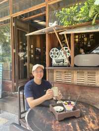 Tiem Caphe Saigon: A Retro Flashback