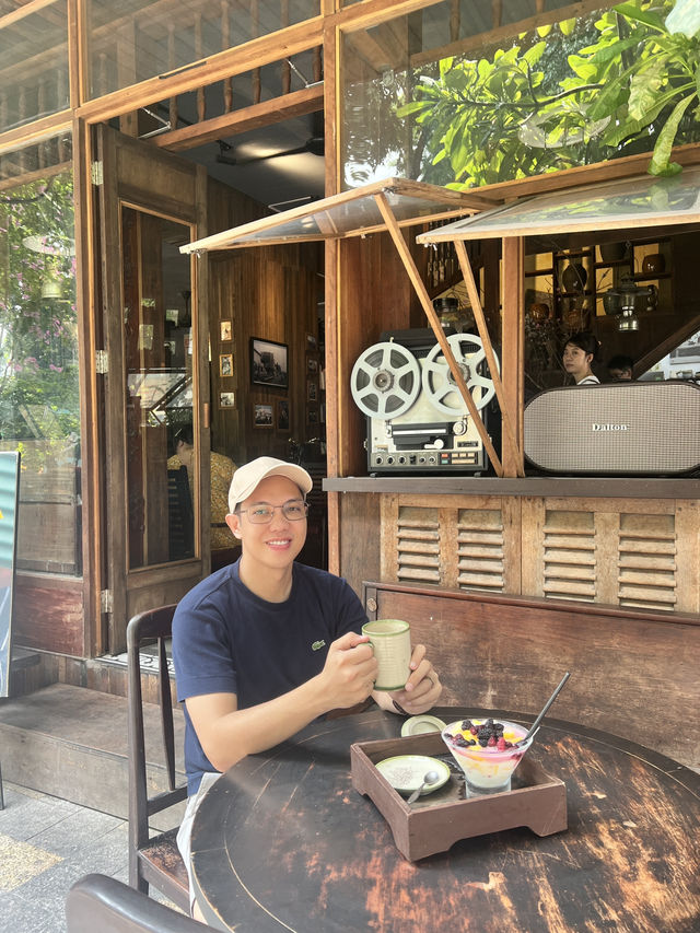 Tiem Caphe Saigon: A Retro Flashback