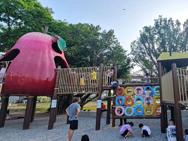 讓愛與歡笑共融的魔法樂園#「飛天小火車」共融遊樂園-屏東縣林邊鄉 讓愛與歡笑共融的魔法樂園#「飛天小火車」共融遊樂園-屏東縣林邊鄉