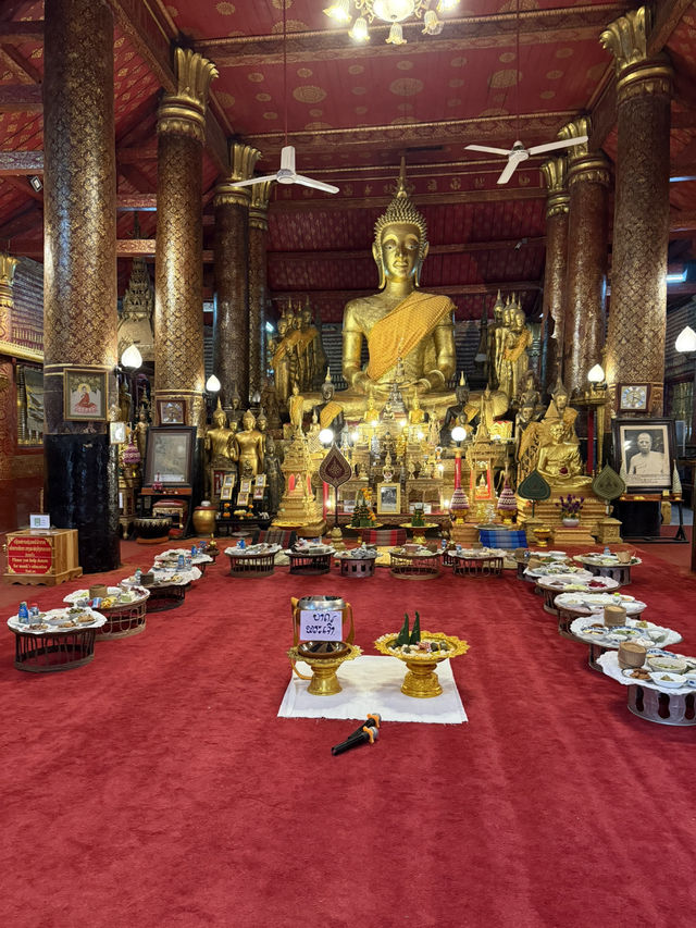 Luang Phabarng with family