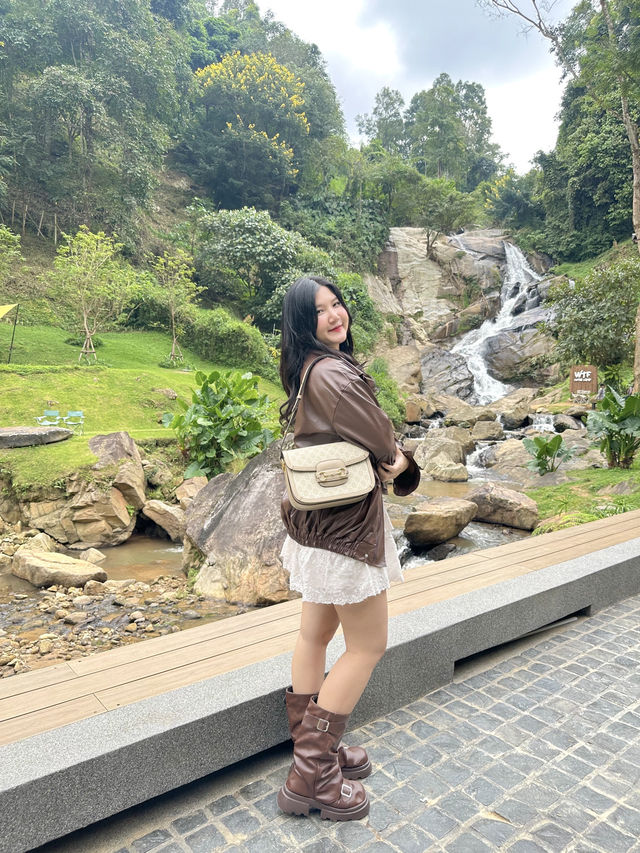 🍃คาเฟ่สไตล์แคมป์มีน้ำตกอลังมาก🤩