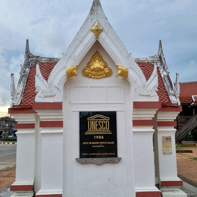 🌟อนุสาวรีย์สุนทรภู่ กวีเอกของไทย🌟