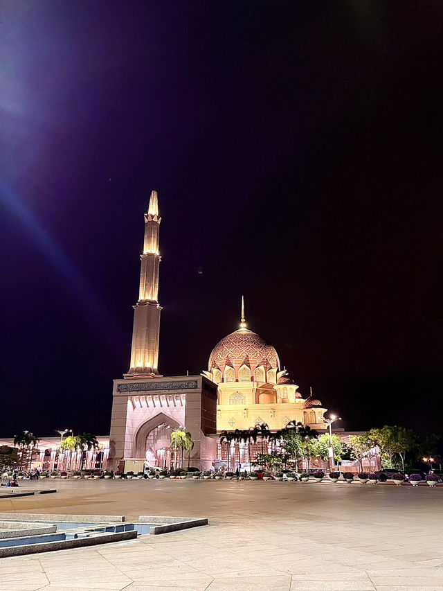 Pink Mosque at Night: Dazzling Jewel of Putrajaya