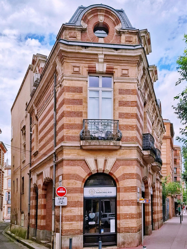 The Pink City Solo: My Journey to Toulouse, France The Pink City Solo: My Journey to Toulouse, France